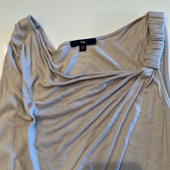 Gap top like new - Picture 2 of 2